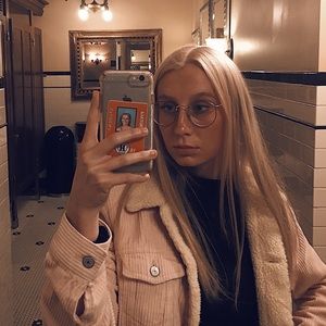 Meet your Posher, Caroline